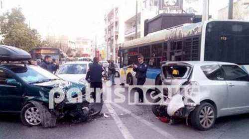 Τροχαίο στο Ιλιον συγκρούστηκαν ΙΧ με λεωφορείο [ΕΙΚΟΝΕΣ]