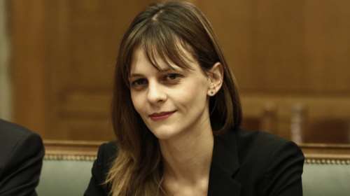 Αισιόδοξη η Αχτσιόγλου: Η Ευρώπη αλλάζει και συγκλίνει με την Ελλάδα