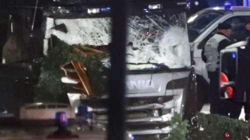 Πήγαινε με σβηστά φώτα λένε αυτόπτες μάρτυρες στο Βερολίνο