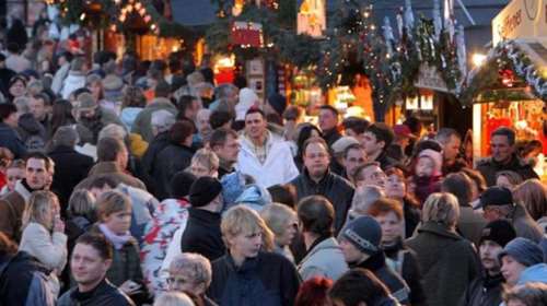 Φορτηγό έπεσε πάνω σε πεζούς σε αγορά της Κολωνίας