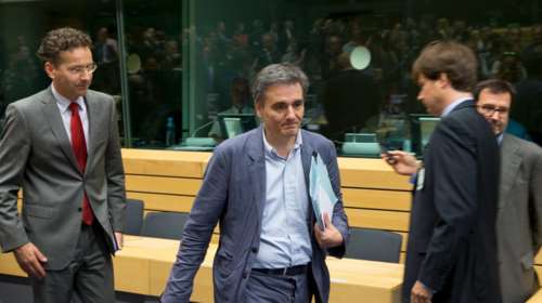 Γιατί η οικονομία ξαναβουλιάζει στην έλλειψη ρευστότητας