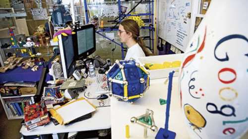 Μήνυση διευθυντή της Google στην εταιρεία για λογοκρισία