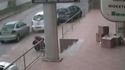 Tραυματίστηκε βρέφος-αμοιβή σε όποιον βρει τον υπαίτιο του τροχαίου