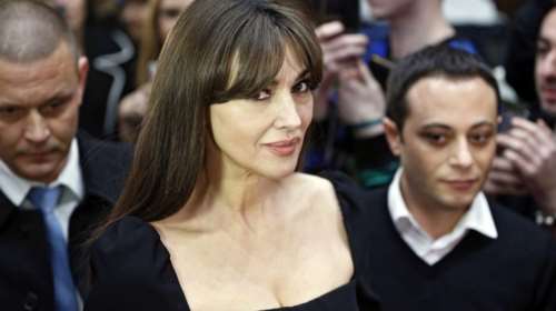 Από τη Ρωσία με αγάπη: Η αειθαλής Μόνικα Μπελούτσι ξαναχτυπά και σαγηνεύει