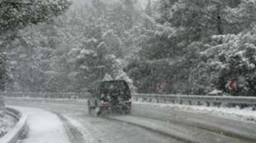 Ανοιξε η περιφερειακή Πεντέλης-Ν.Μάκρης, με αλυσίδες στην Πάρνηθα