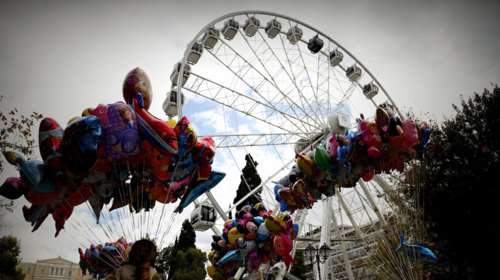 Χαμός στο twitter με τη ρόδα που δεν γύρισε ποτέ στο Σύνταγμα