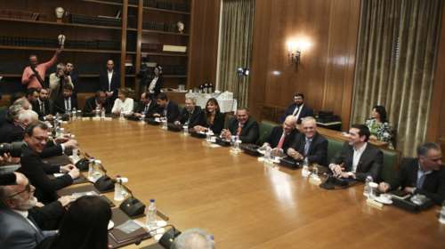 Συγκρούσεις υπουργών για τις μονιμοποιήσεις συμβασιούχων