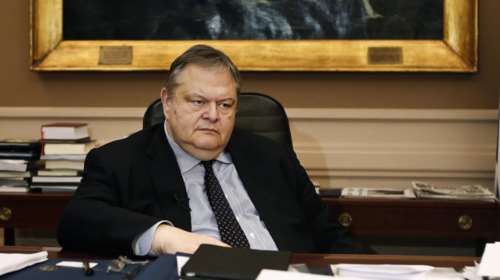 Ο Βενιζέλος αποχαιρετά τον συμφοιτητή του, Κυριάκο Αμοιρίδη