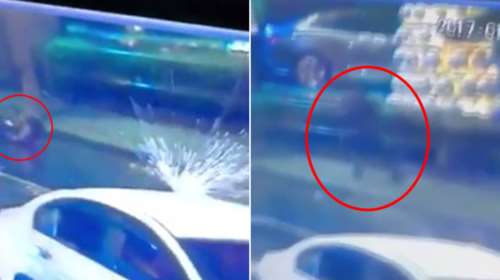 H στιγμή που ο ένοπλος ανοίγει πυρ έξω από το club Reina