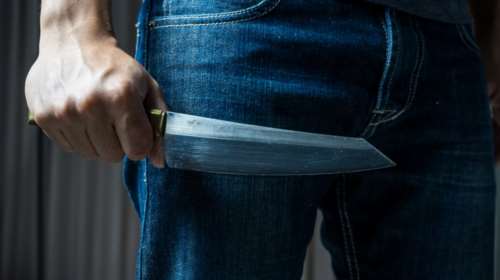 Μάχη για τη ζωή δίνει Πακιστανός μετά τη μαχαιριά που δέχτηκε