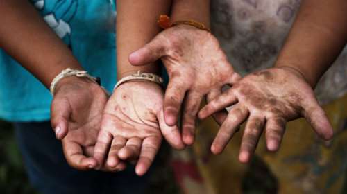 Ινδία: Σώθηκαν 200 παιδιά που δούλευαν καταναγκαστικά σε κεραμοποιία