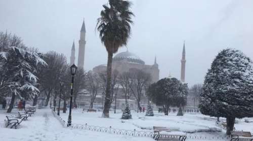 Κατάλευκη η Αγιά Σοφιά στην Κωνσταντινούπολη-Μοναδικές εικόνες