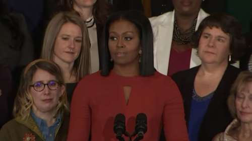 Βούρκωσε η Μισέλ Ομπάμα αποχαιρετώντας τον Λευκό Οίκο