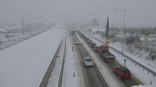 Ταξιδιώτες εγκλωβισμένοι για ώρες στην Πατρών - Κορίνθου