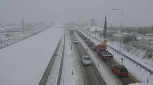 Aνοιξε η Πατρών-Κορίνθου- ολονύκτια ταλαιπωρία για τους οδηγούς