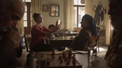 H νέα διαφήμιση της Apple σε ένα ελληνικό χωριό, οι πρωταγωνιστές [Video]