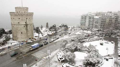Χωρίς νερό η Θεσσαλονίκη, χωρίς θέρμανση η Πτολεμαϊδα-Χάος από τον χιονιά