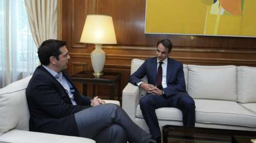 Οι χαλαροί διάλογοι Τσίπρα-Κυριάκου για τις διακοπές των Χριστουγέννων
