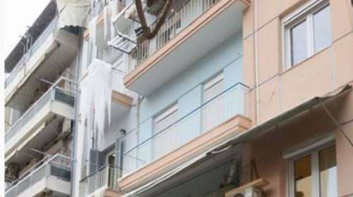 Πάγωσε και η Θεσσαλονίκη: Σταλακτίτες σε μπαλκόνια!