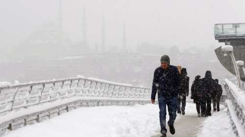Χιονοθύελλα διαρκείας έχει παραλύσει την Κωνσταντινούπολη