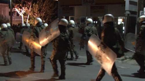 Επεισόδια στο hot spot της ΒΙΑΛ ανάμεσα σε πρόσφυγες και ΜΑΤ