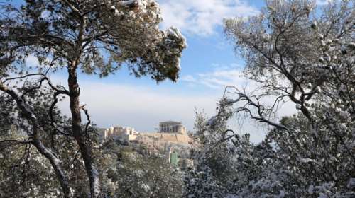 Η χιονισμένη Ακρόπολη μέσα από τον φακό του Γιάννη Μπεχράκη