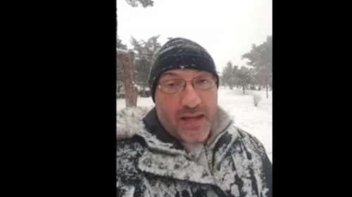 Ο Αρναούτογλου «θαμμένος» στα χιόνια για να κάνει...πρόγνωση