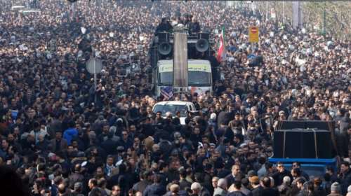 Ιράν: Δυόμισι εκατομμύρια άνθρωποι στην κηδεία του Ραφσαντζανί