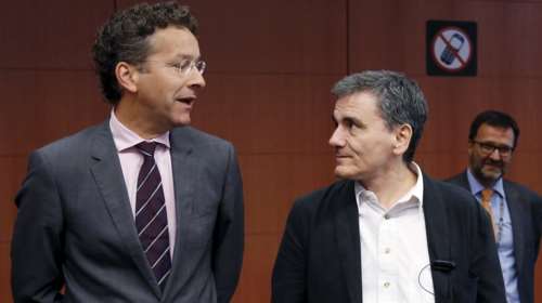 Οπισθεν ολοταχώς: «Κόφτης» σε αφορολόγητο και συντάξεις