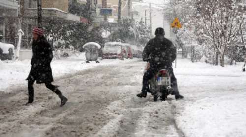 Σφοδρή χιονόπτωση στη Λάρισα, στους -7 ο υδράργυρος
