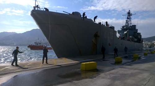 Έδεσε στη Μυτιλήνη το πλοίο που θα στεγάσει 500 πρόσφυγες