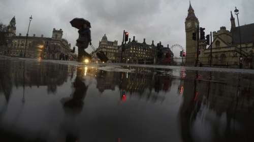 Κύμα κακοκαιρίας με χιόνια και καταιγίδες σαρώνει τη Βρετανία