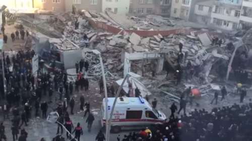 6χρονο παιδί καταπλακώθηκε σε κατάρρευση κτιρίου στην Κωνσταντινούπολη