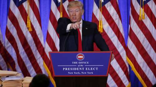 Γιατί ο Τραμπ μετακινεί τους δημοσιογράφους του Λευκού Οίκου