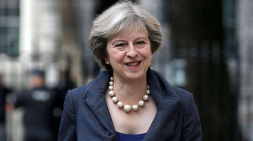 Η Τερέζα Μέι πόζαρε στο φακό της Ανι Λίμποβιτς για την Vogue