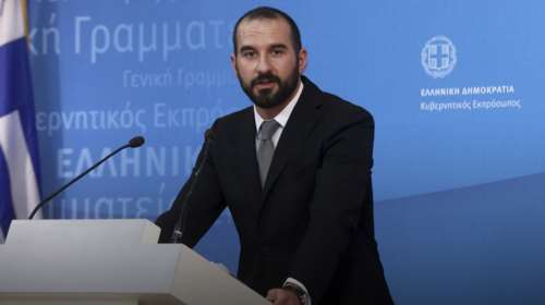 Νέα παίγνια του Μαξίμου με «κόφτη» και απλή αναλογική