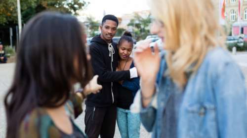 Ο χτύπος της καρδιάς παρασύρει στο ρατσισμό τον εγκέφαλο:τι δείχνει έρευνα