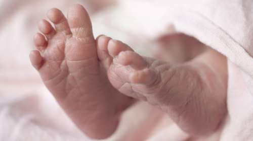 Γεννήθηκε μωρό από «τρεις γονείς» στην Ουκρανία