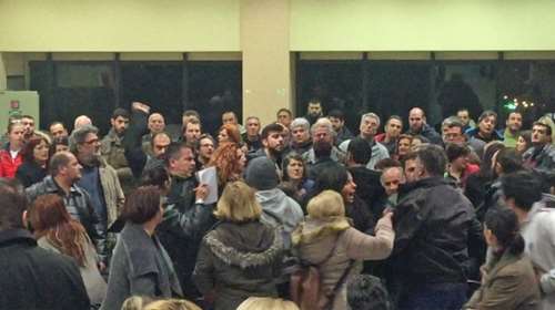 Ενταση στο δημ. συμβούλιο Περάματος για τα προσφυγόπουλα