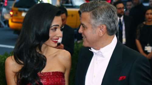 Το InTouch αποκαλύπτει το φύλο των διδύμων που περιμένει η Αμάλ Κλούνεϊ