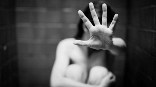 Σοκ: Ξαναβίασε την κόρη του μόλις βγήκε από τη φυλακή για το βιασμό της