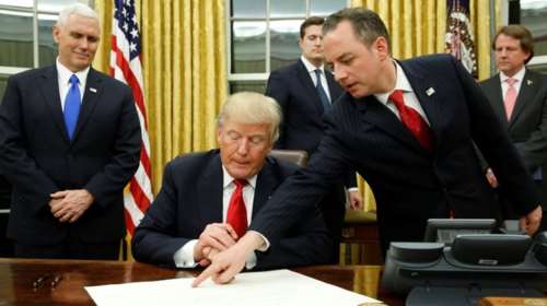 ΗΠΑ: Ο Τραμπ υπέγραψε και καταργείται άμεσα το Obamacare