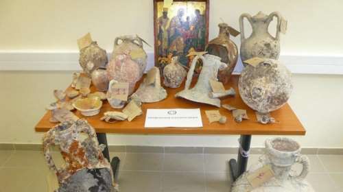 Σύλληψη 63χρονου που στην κατοχή του είχε αμφορείς και αγγεία