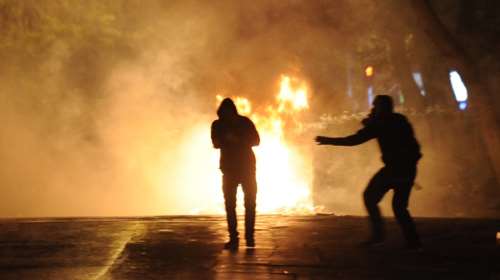 Ολονύκτιος «πόλεμος» με μολότοφ στα Εξάρχεια