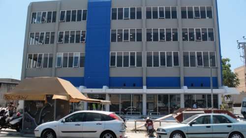 Αυτοτραυματίστηκε με το όπλο του αστυνομικός στα γραφεία της ΝΔ