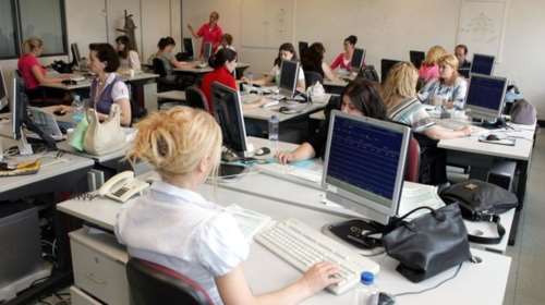 Βγαίνει προκήρυξη για 24.291 θέσεις ανέργων σε δήμους