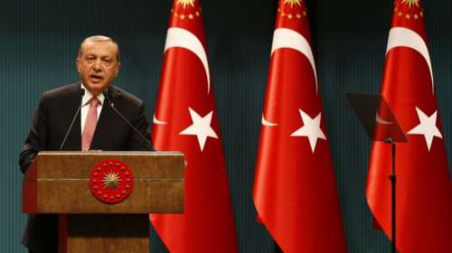 Φόβοι για κλιμάκωση της έντασης από τον Ερντογάν μετά τη μη έκδοση των 8