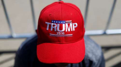 Κλείνει τα σύνορα των ΗΠΑ σε μουσουλμάνους πρόσφυγες ο Τραμπ