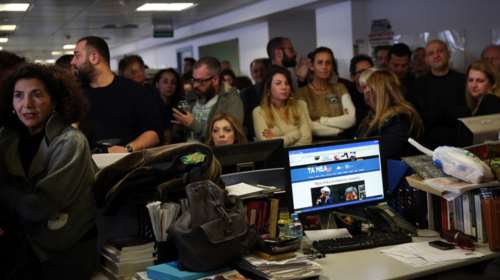 Εργαζόμενοι ΔΟΛ: &#39;Οσο έχουμε χαρτί θα βγάζουμε τις εφημερίδες