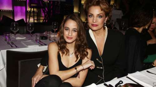 Δείτε την κούκλα κόρη των Γκερέκου - Βοσκόπουλου σε βραδινή έξοδο